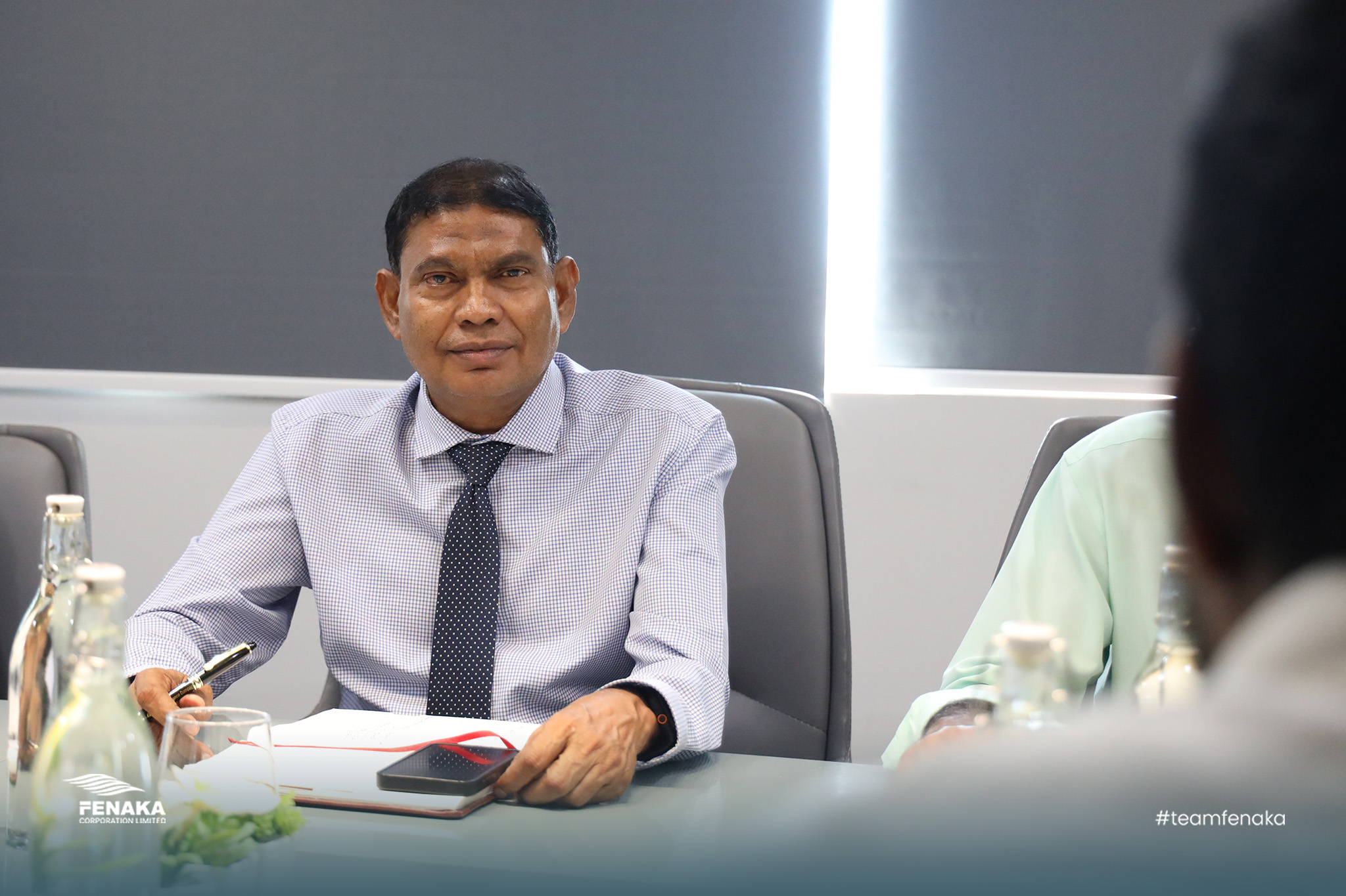 އަމިއްލައަށް ވަކިވި މުވައްޒަފުންނަށް ފެނަކަ އިން ހަތަރު މަހުގެ މުސާރައެއް ނުދޭ!